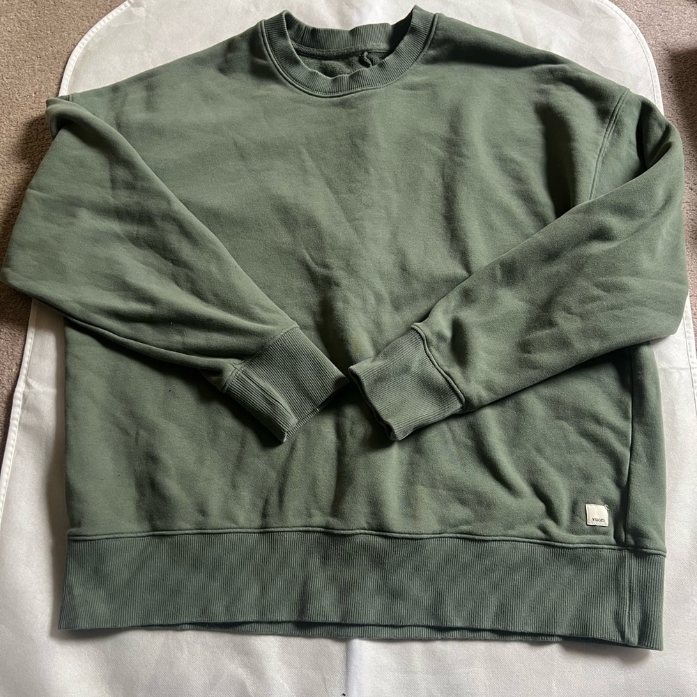 Vuori Sedona Weekender Crew in color “sea pine”